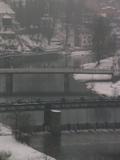 09 : 32