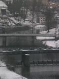 09 : 04