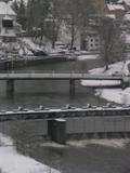 09 : 32