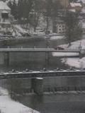 09 : 44