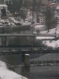 09 : 00