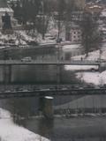 09 : 36