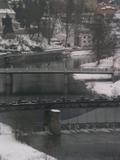 13 : 00