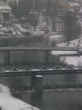 09 : 44