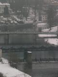 09 : 32