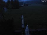 22 : 00