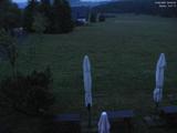 22 : 00