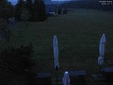 22 : 04