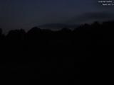 22 : 00