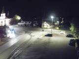 22 : 00