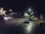 03 : 00