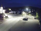22 : 00