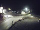 22 : 00