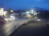 06 : 00