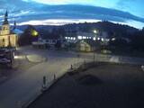 06 : 00