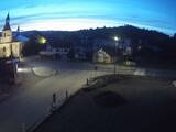 06 : 00