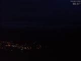 22 : 05