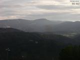 08 : 33