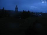 22 : 00