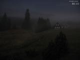 22 : 00