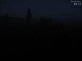 03 : 00