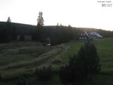 19 : 44