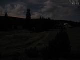 03 : 32