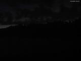 23 : 04