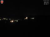 22 : 00
