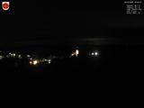 22 : 00