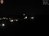 22 : 00