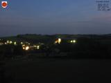 22 : 00