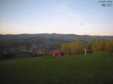 19 : 48