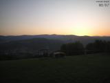 06 : 00