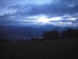 06 : 00