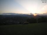 06 : 00