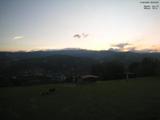 06 : 00