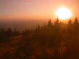 19 : 04