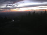 19 : 44