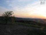 19 : 44