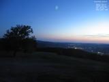 22 : 08