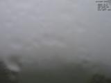 12 : 00