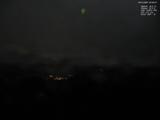 22 : 00