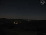 22 : 00