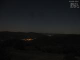 23 : 04