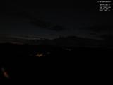 23 : 04