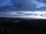 03 : 32