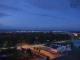 06 : 00