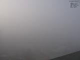 09 : 00