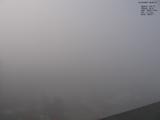 09 : 04
